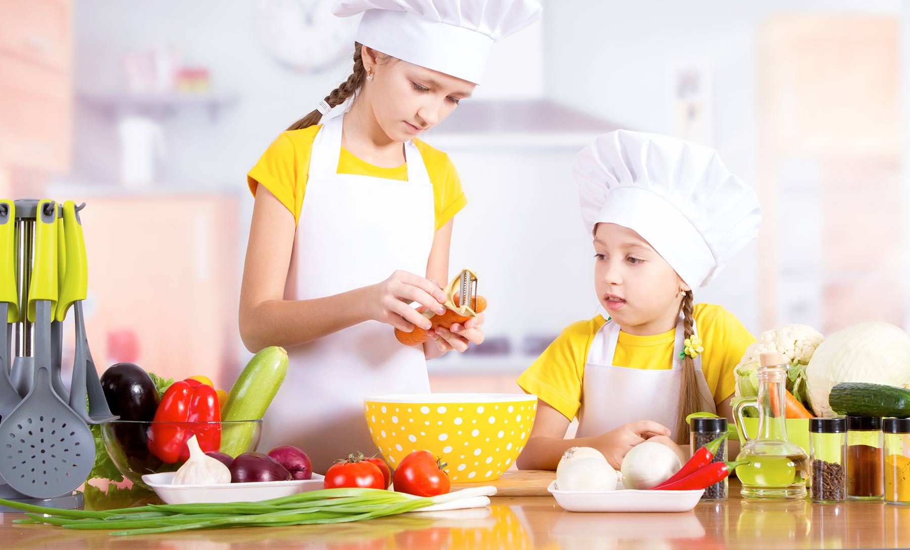 LOS NIÑOS EN LA COCINA aprendiendo a preparar comida saludable