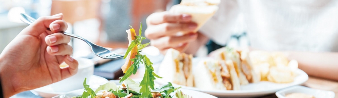 Equilibra tu vida social con tu alimentación