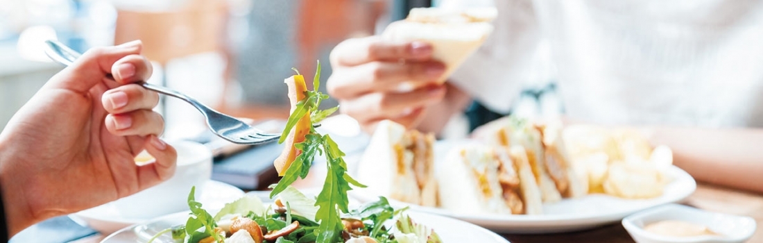 Equilibra tu vida social con tu alimentación