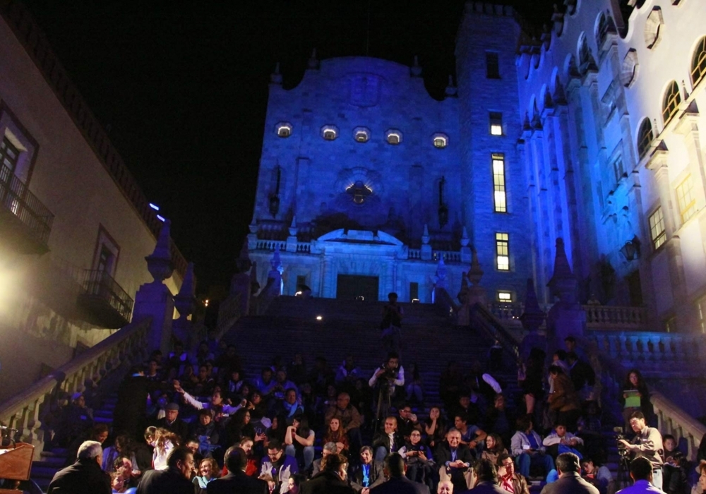 ILUMINACION-ESCALINATAS-UNIVERSIDAD-DE-GUANAJUATO-AMD-SANTA-FE