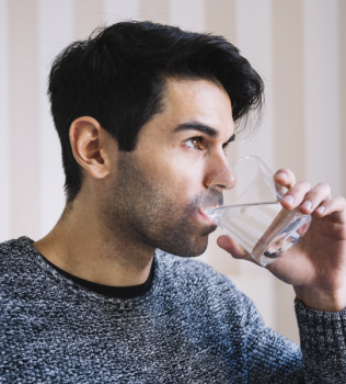 Cuida el consumo de calorías líquidas